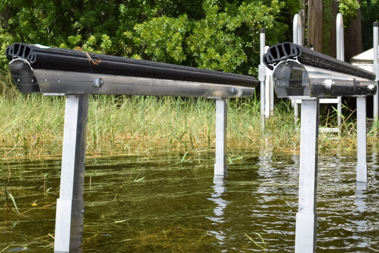 Basta Boatlifts Hydraulischer Bootslift 6.7K61 – mit Solarpanel