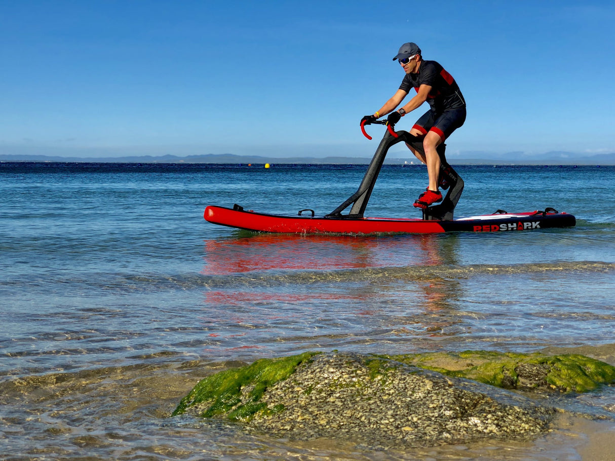fitness model op water