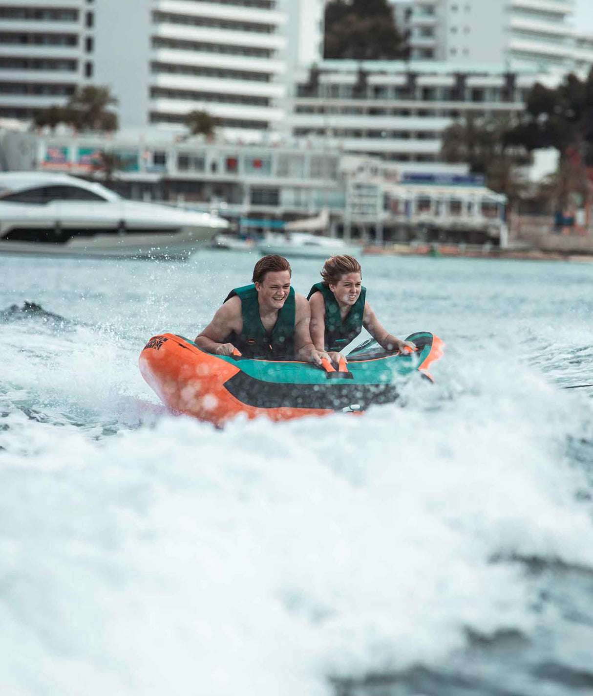 towable funtube airstreem 2p van jobe