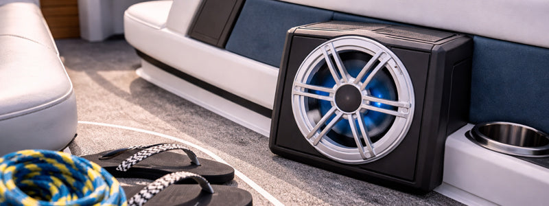 Subwoofer op de boot installeren: diepe bas zonder trillingen