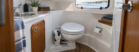 Boottoilet kiezen: handmatig, elektrisch of chemisch toilet?