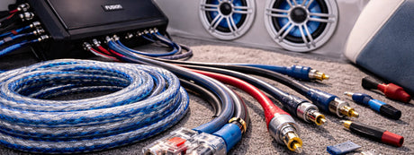 Onmisbare audio accessoires voor beter geluid aan boord