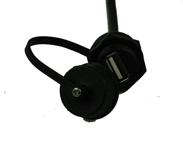 Puerto USB empotrado Fusion con cable de 1 m – montaje en posición de conducción