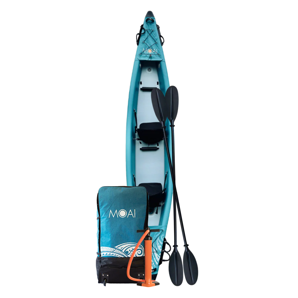 MOAI Kanaloa 2P inhoud verpakking met turquoise kajak, peddels, pomp en draagtas