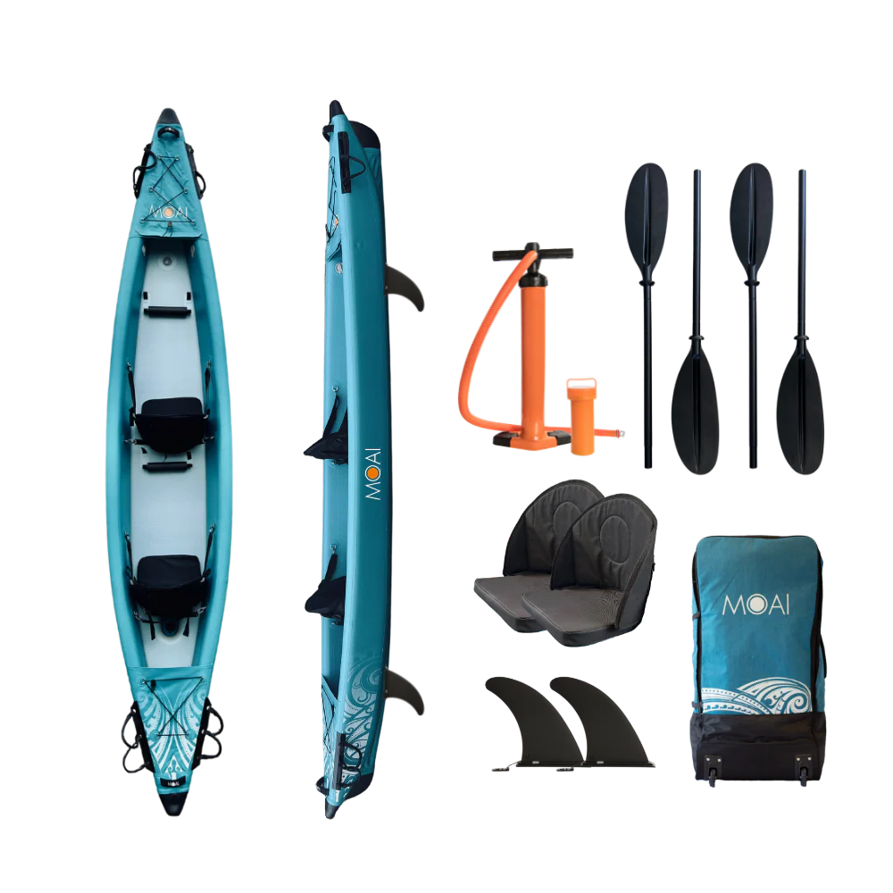 MOAI Kanaloa 2P inhoud verpakking met turquoise kajak, peddels, pomp, stoelen, vinnen en tas